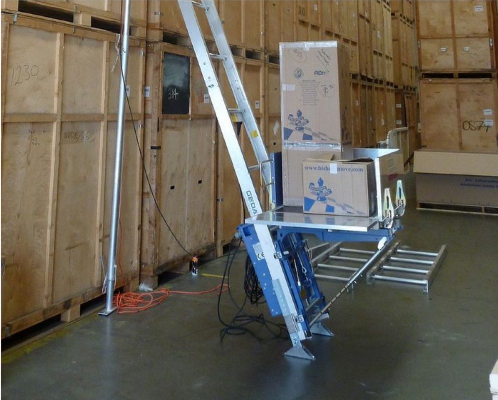 Umzugslift Möbelaufzug mieten 250kg Lager LH Rental